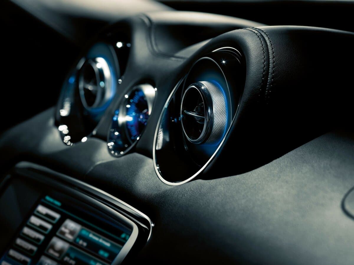 Jaguar XJ IV (X351) — Salon, arxadan