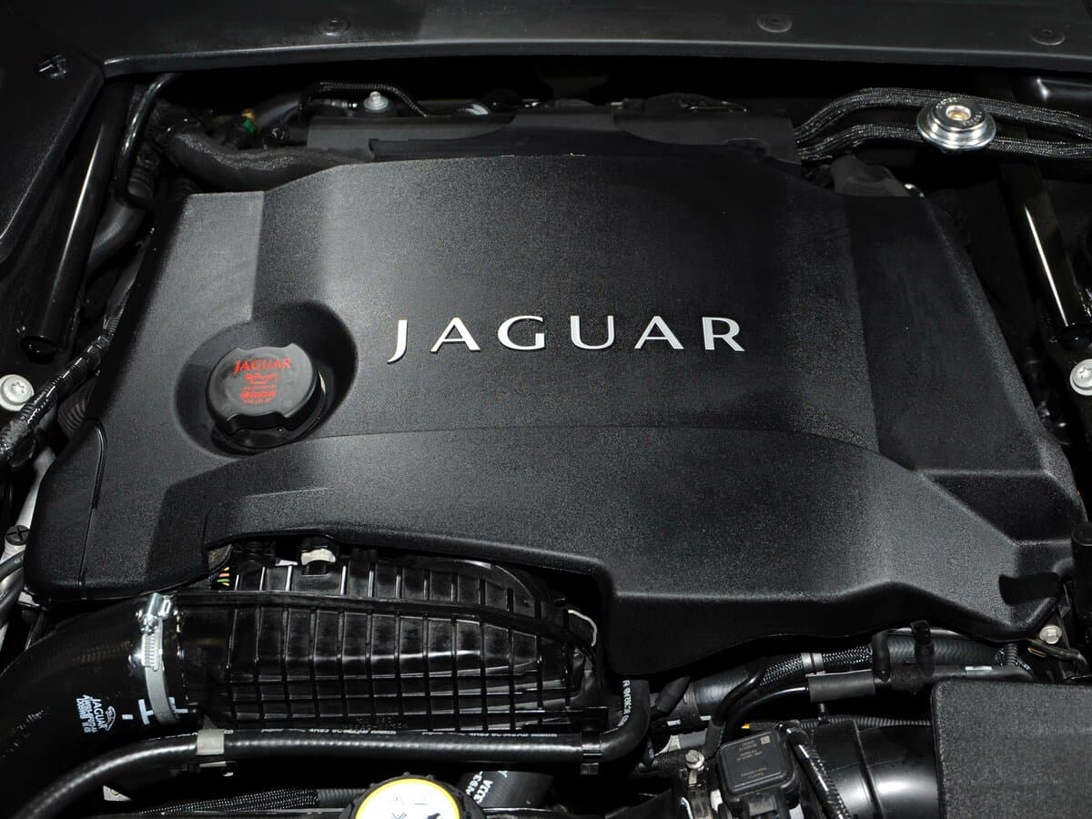 Jaguar XJ IV (X351) — Salon, öndən