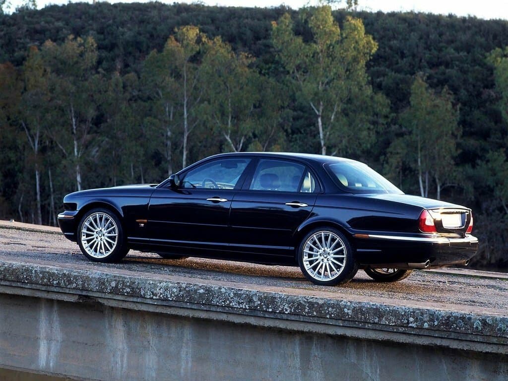 Jaguar XJR III (X350) — Yandan