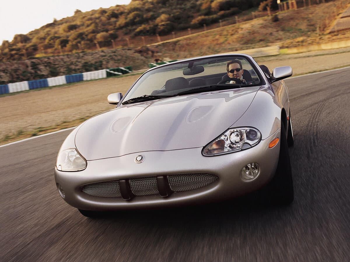 Jaguar XK I — Öndən