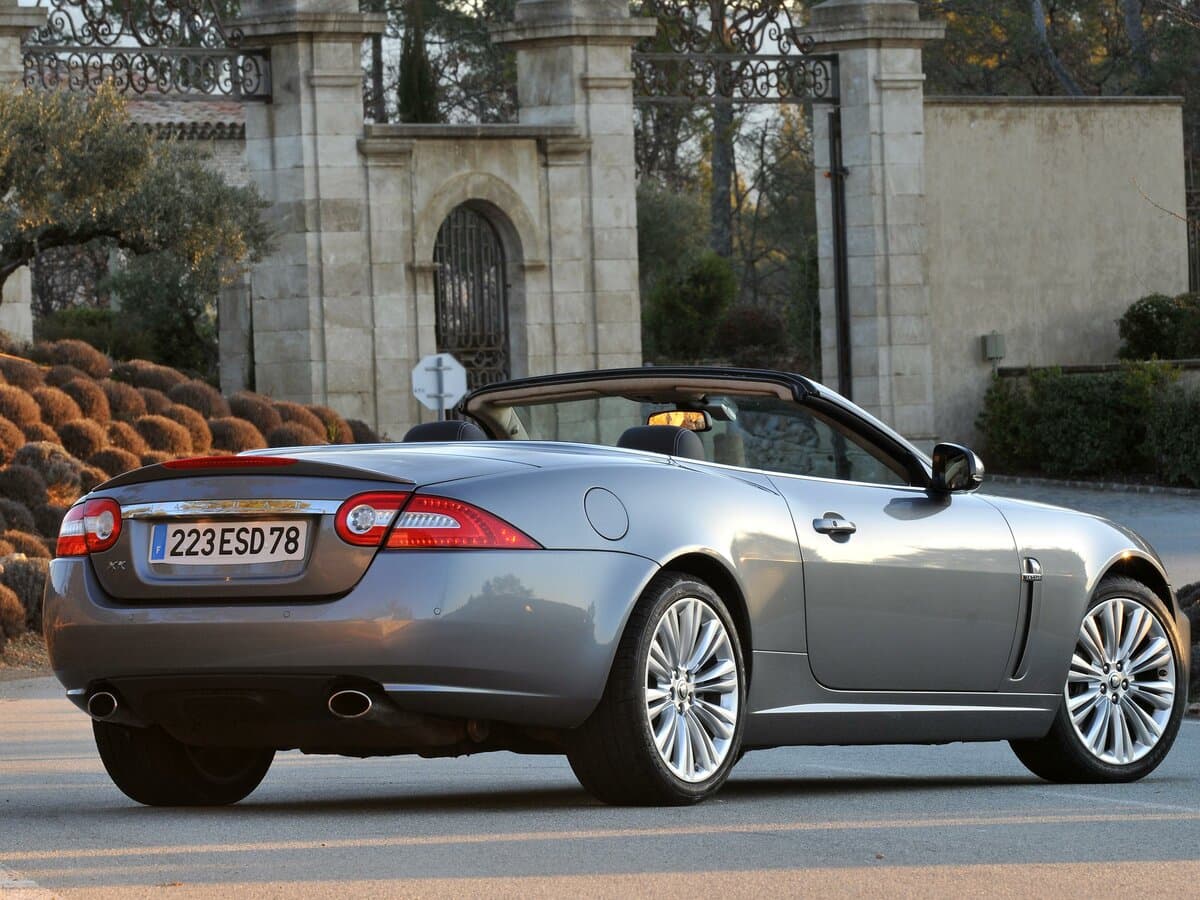 Jaguar XK II Restayling 1 — 3/4 arxadan