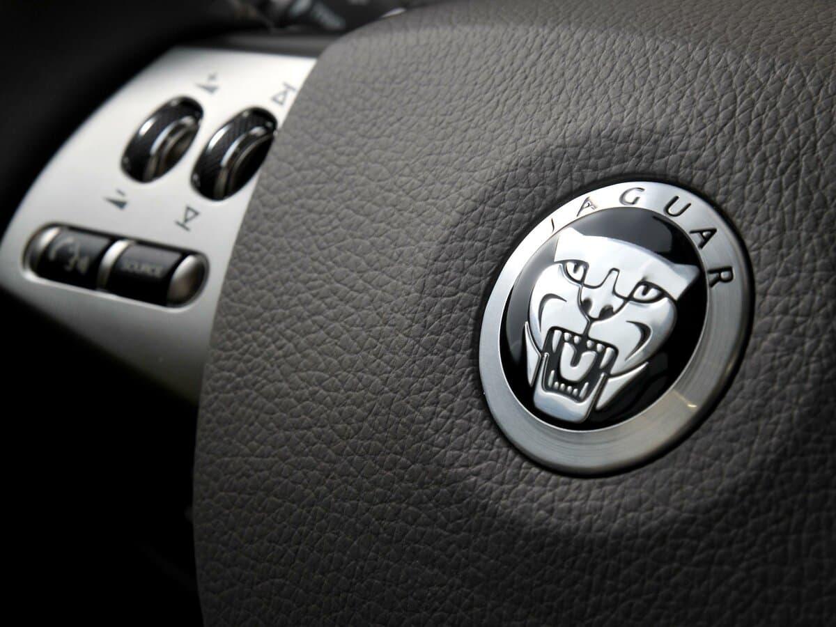 Jaguar XK II Restayling 1 — Sükan
