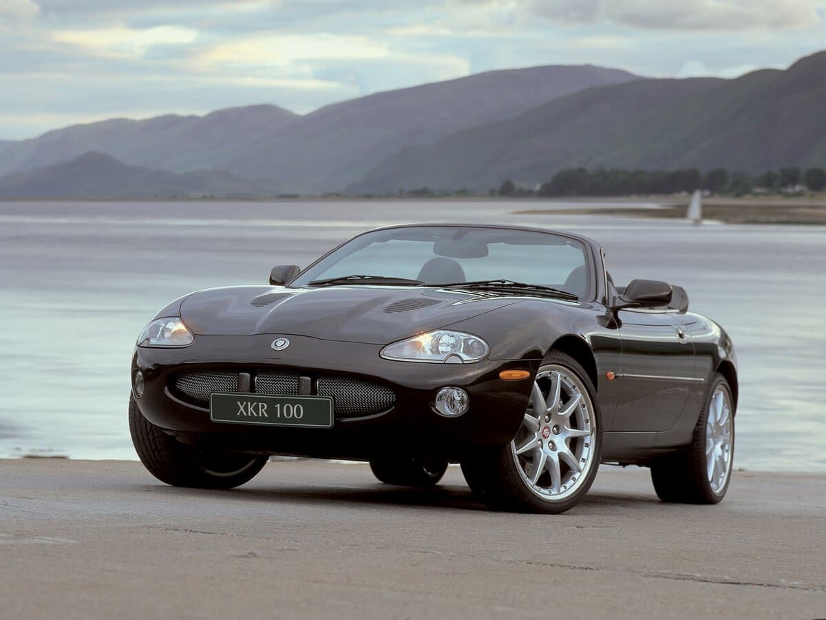 Jaguar XKR I — Öndən