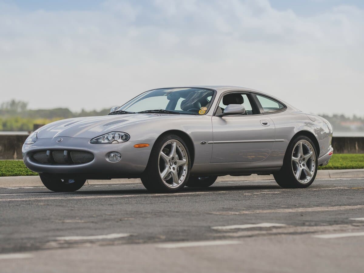 Jaguar XKR I — Əsas şəkil