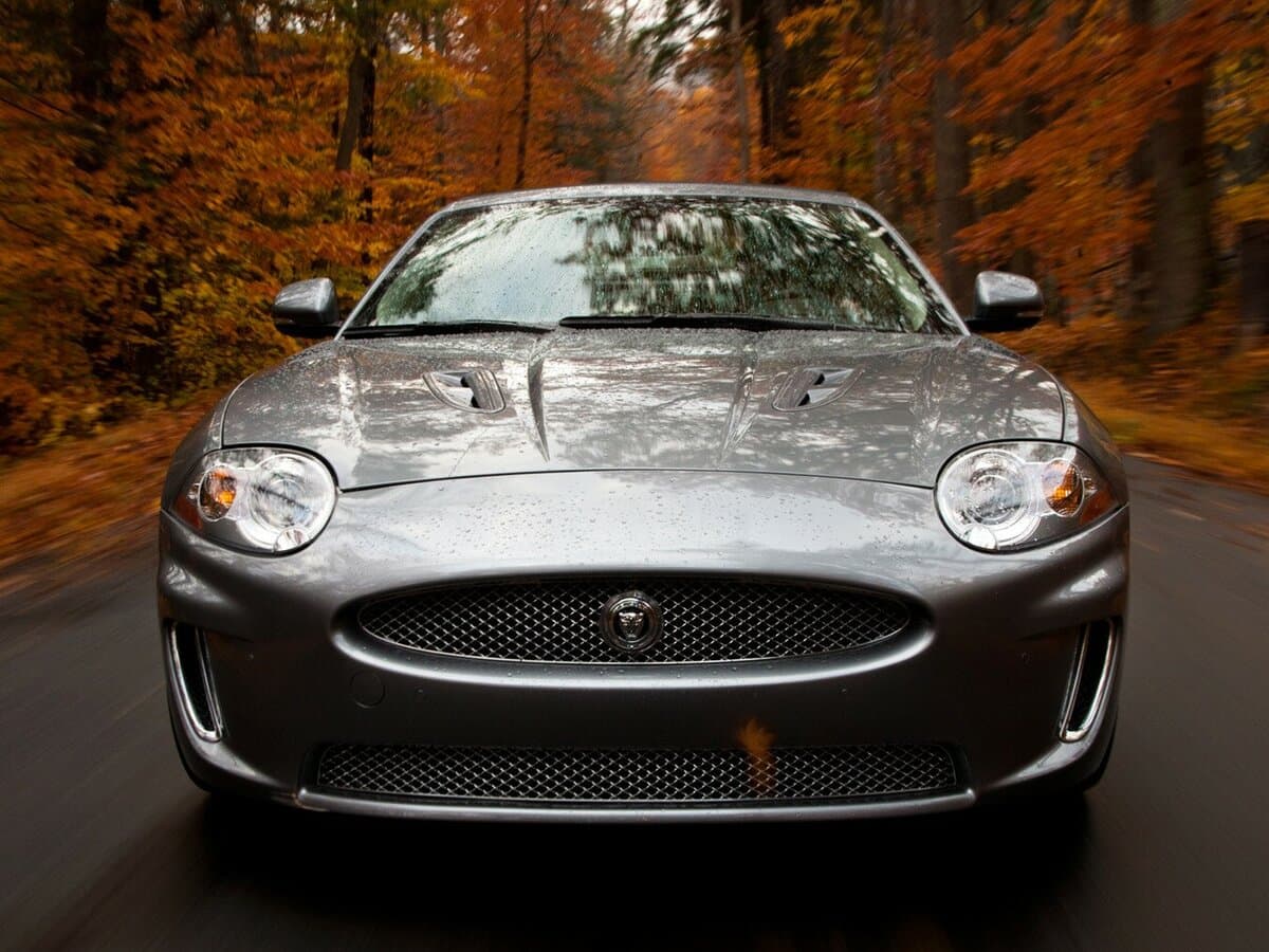 Jaguar XKR II Restayling 1 — Öndən