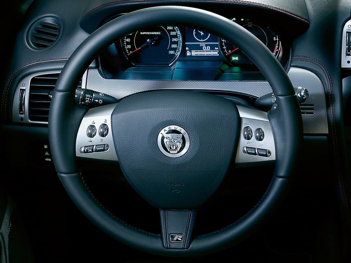 Jaguar XKR II Restayling 1 — Sükan