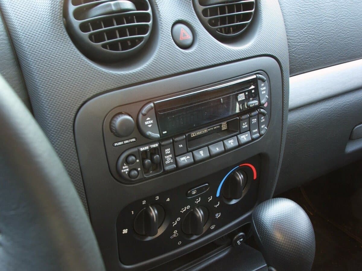 Jeep Cherokee III (KJ) — Salon, arxadan