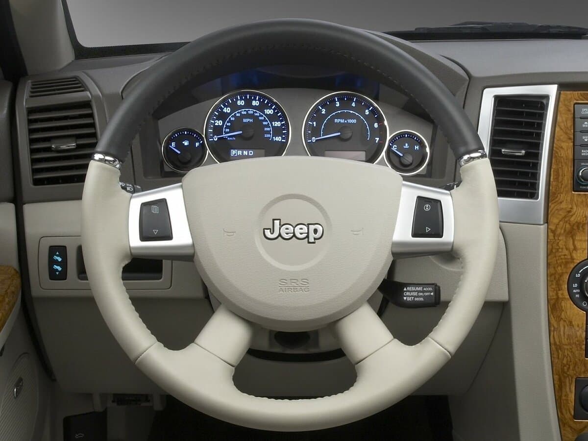 Jeep Grand Cherokee III (WK) — Sükan