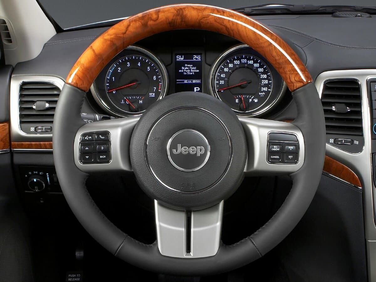 Jeep Grand Cherokee IV (WK2) — Sükan