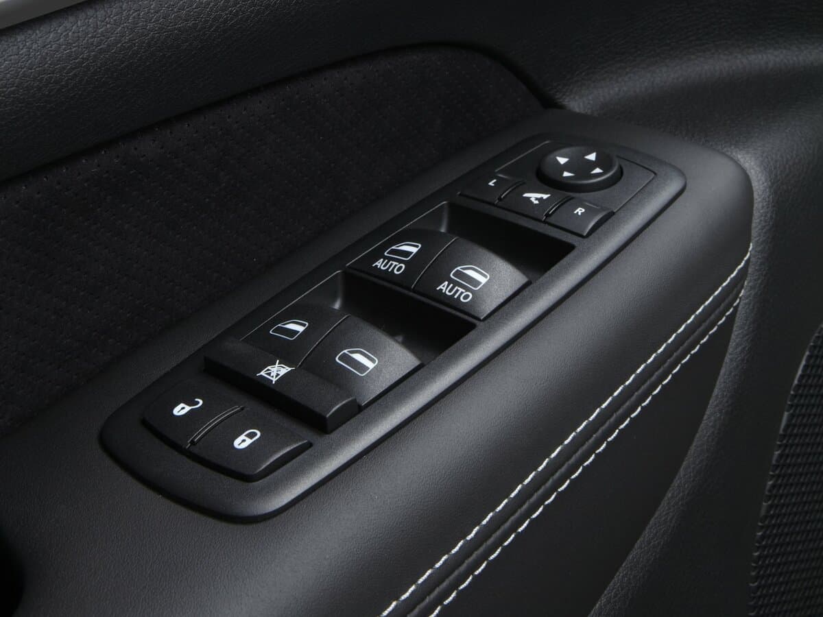 Jeep Grand Cherokee IV (WK2) — Qapı