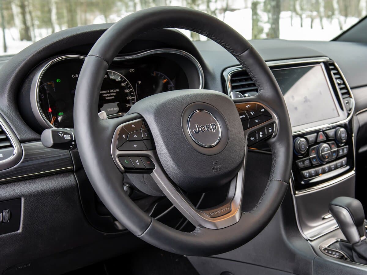 Jeep Grand Cherokee IV (WK2) Restayling — Sükan