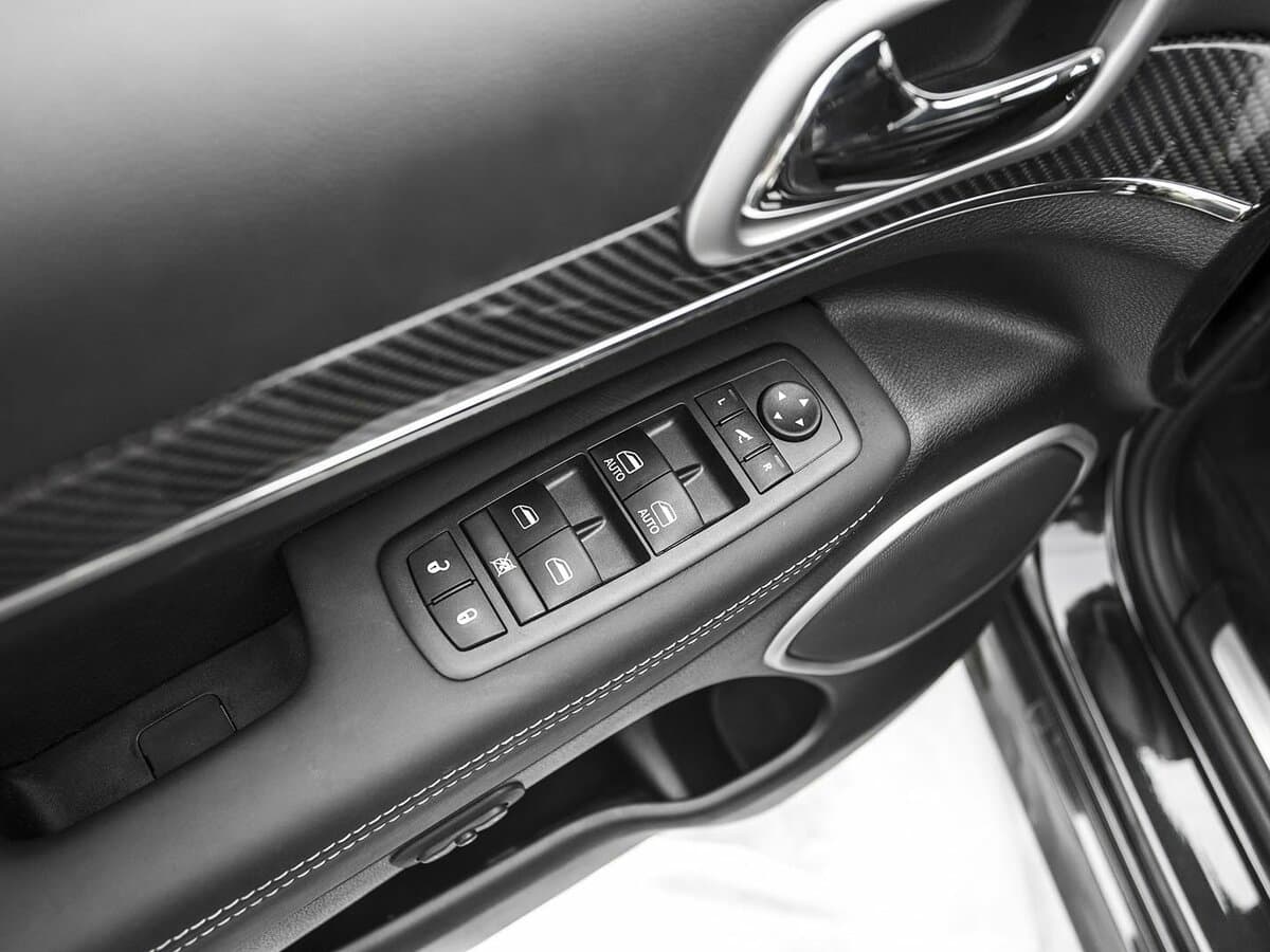 Jeep Grand Cherokee IV (WK2) Restayling — Qapı