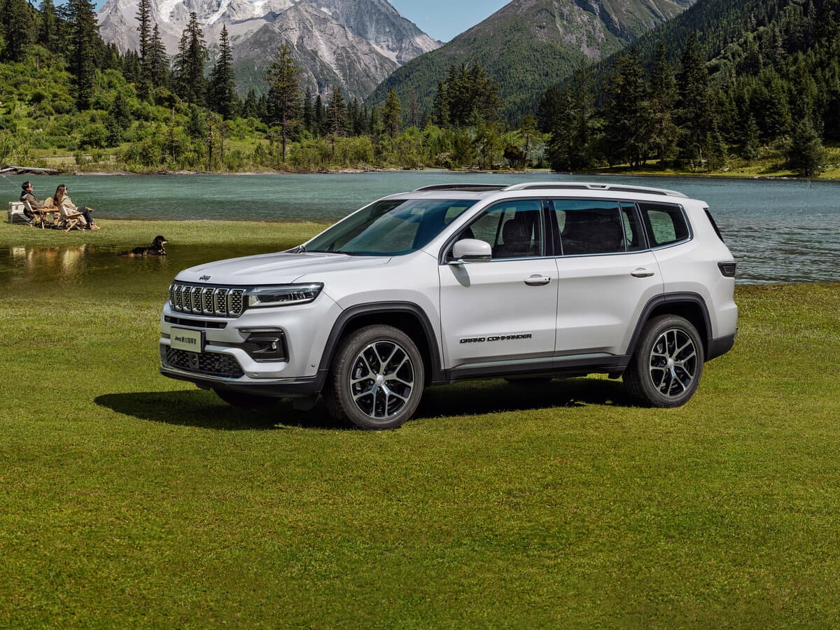 Jeep Grand Commander I (K8) Restayling — Əsas şəkil