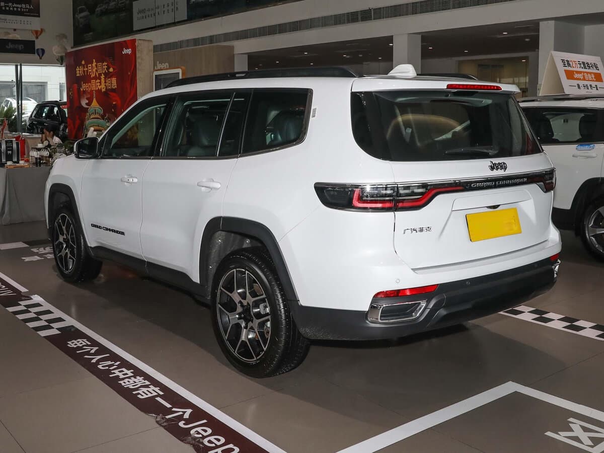 Jeep Grand Commander I (K8) Restayling — 3/4 arxadan