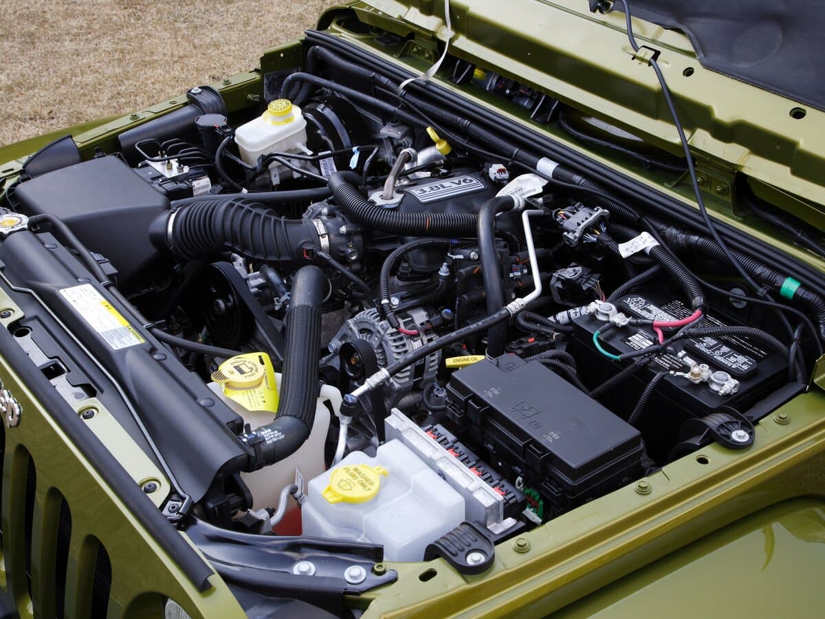 Jeep Wrangler III (JK) — Salon, öndən