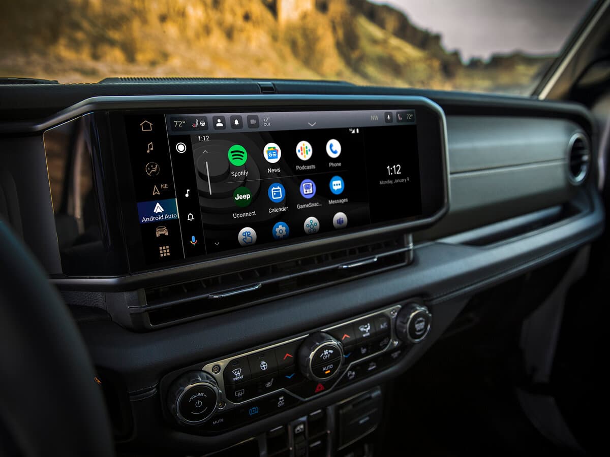 Jeep Wrangler IV (JL) Restayling — Salon, arxadan