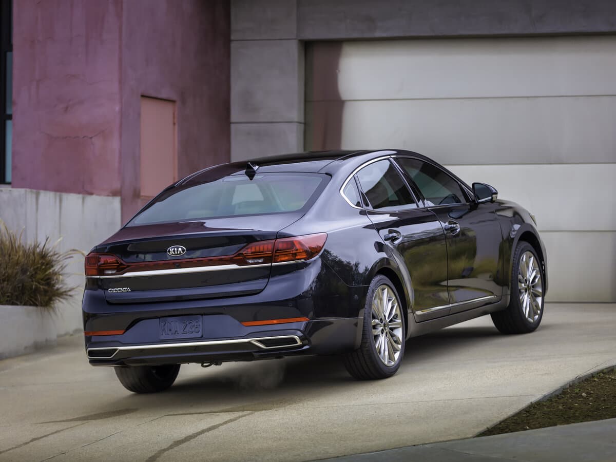 Kia Cadenza II Restayling — 3/4 arxadan