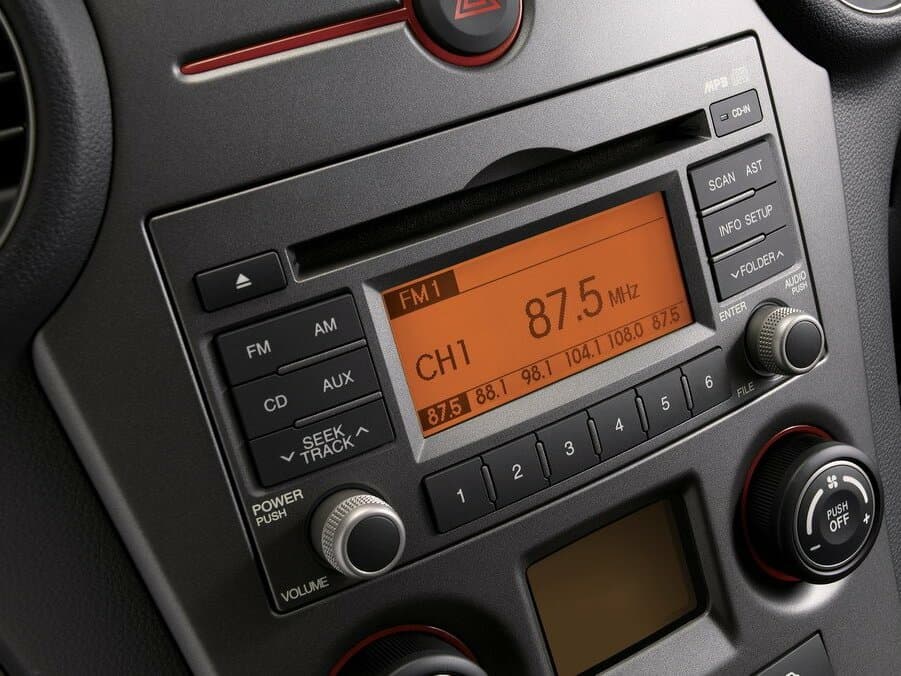 Kia Carens II (UN) — Salon, öndən