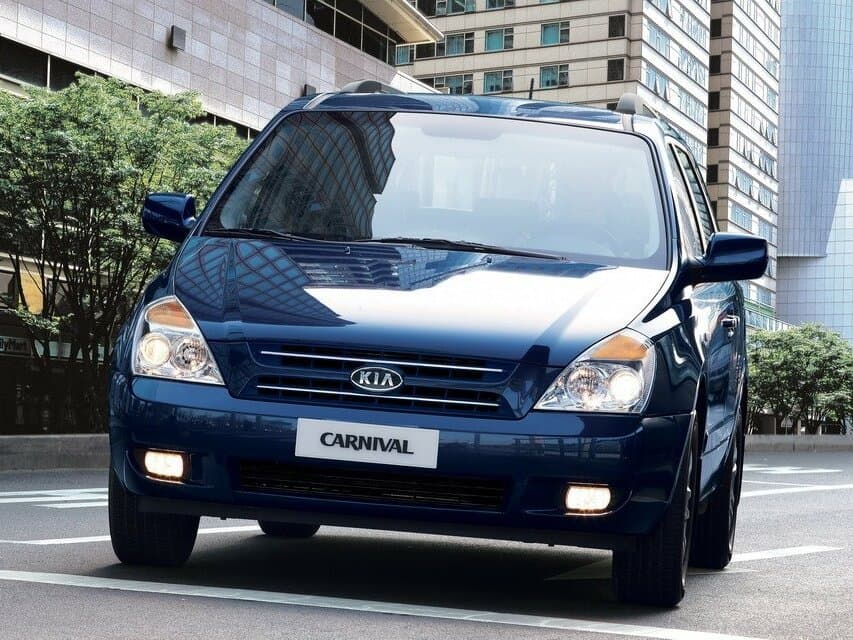 Kia Carnival II — Öndən