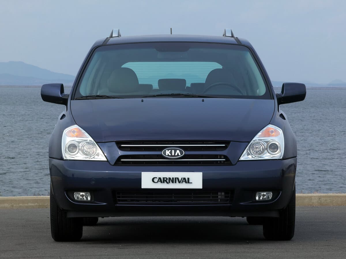 Kia Carnival II — Öndən
