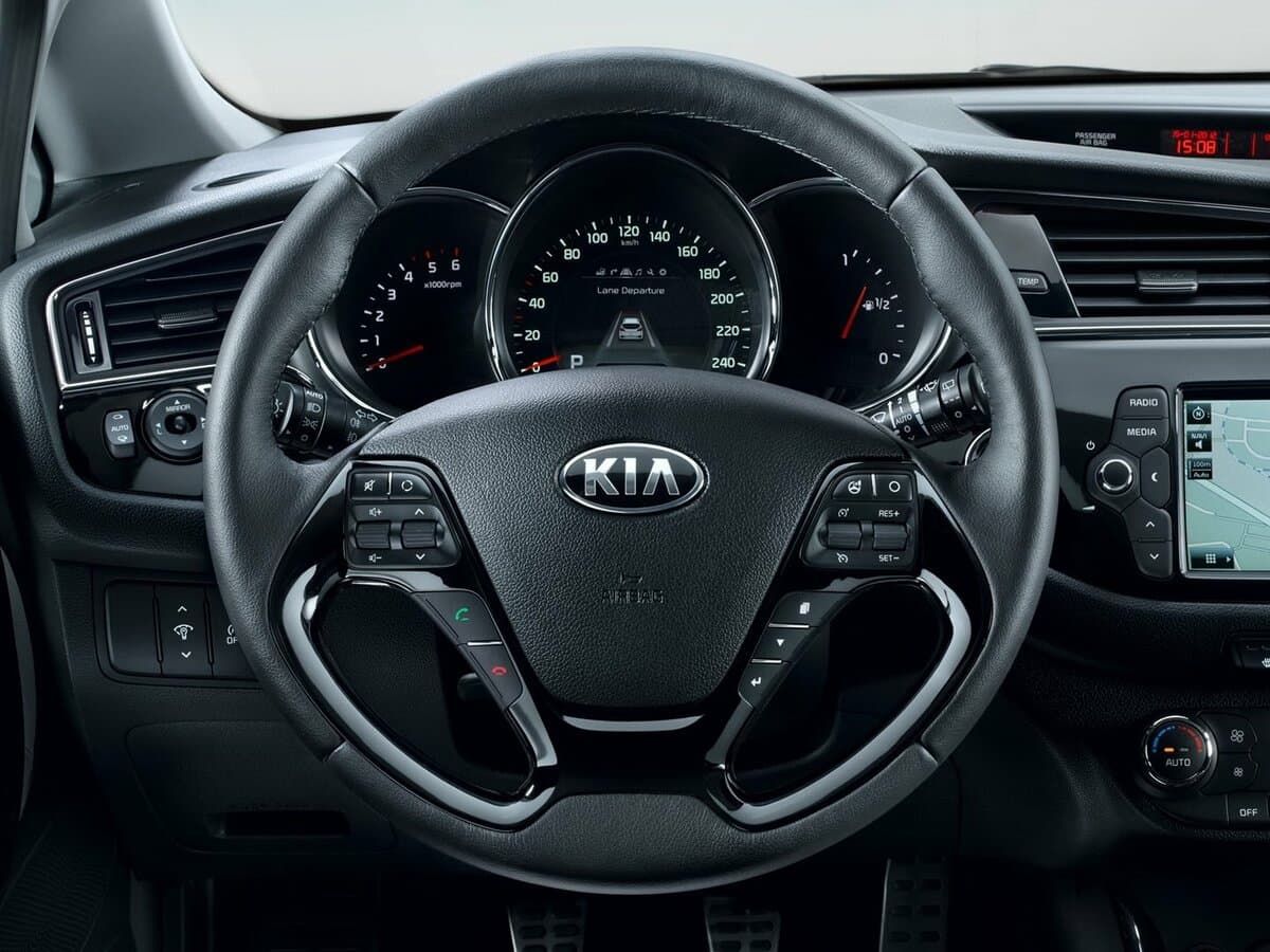 Kia Ceed II Restayling — Sükan