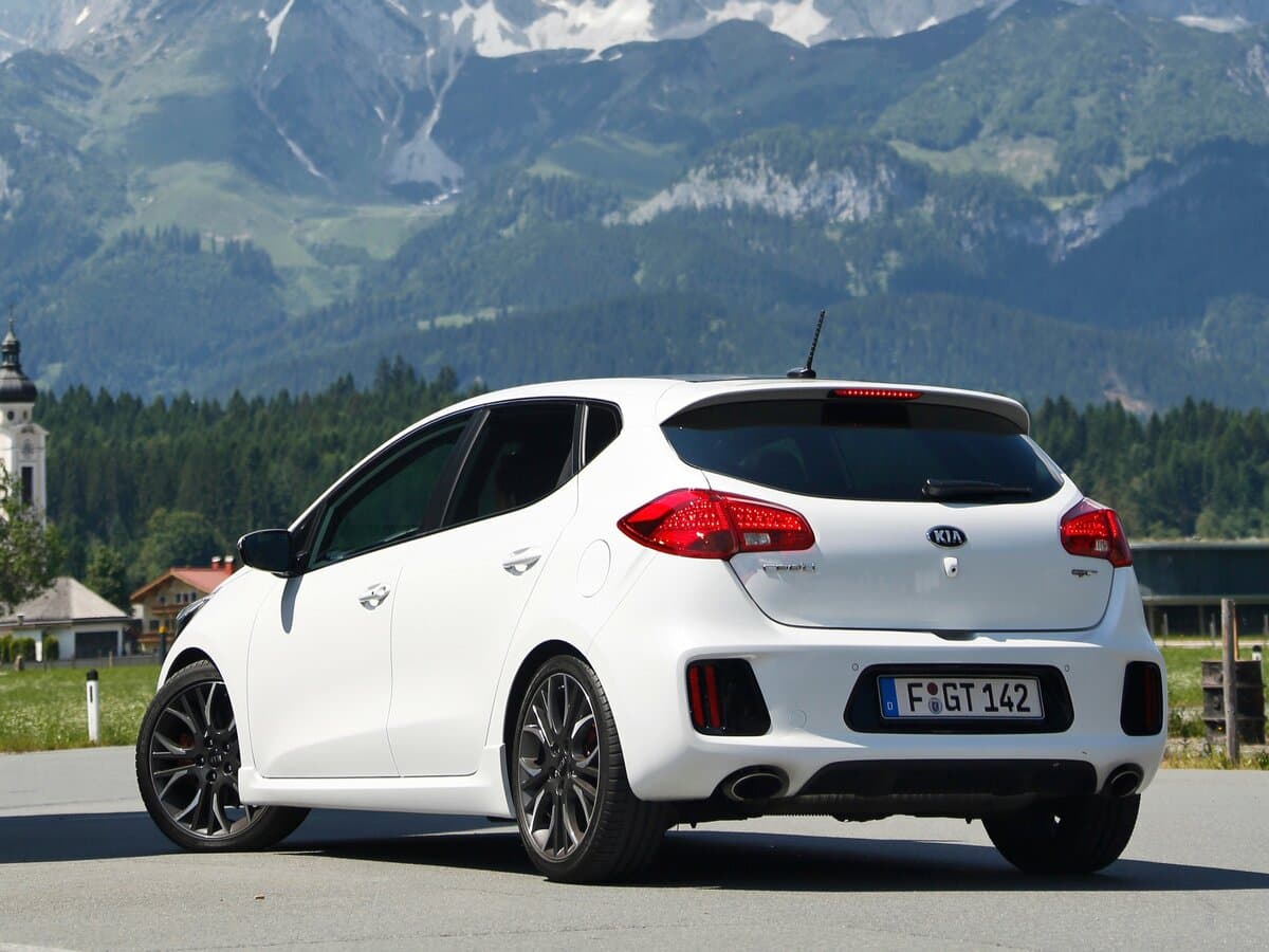 Kia Ceed GT I — 3/4 arxadan