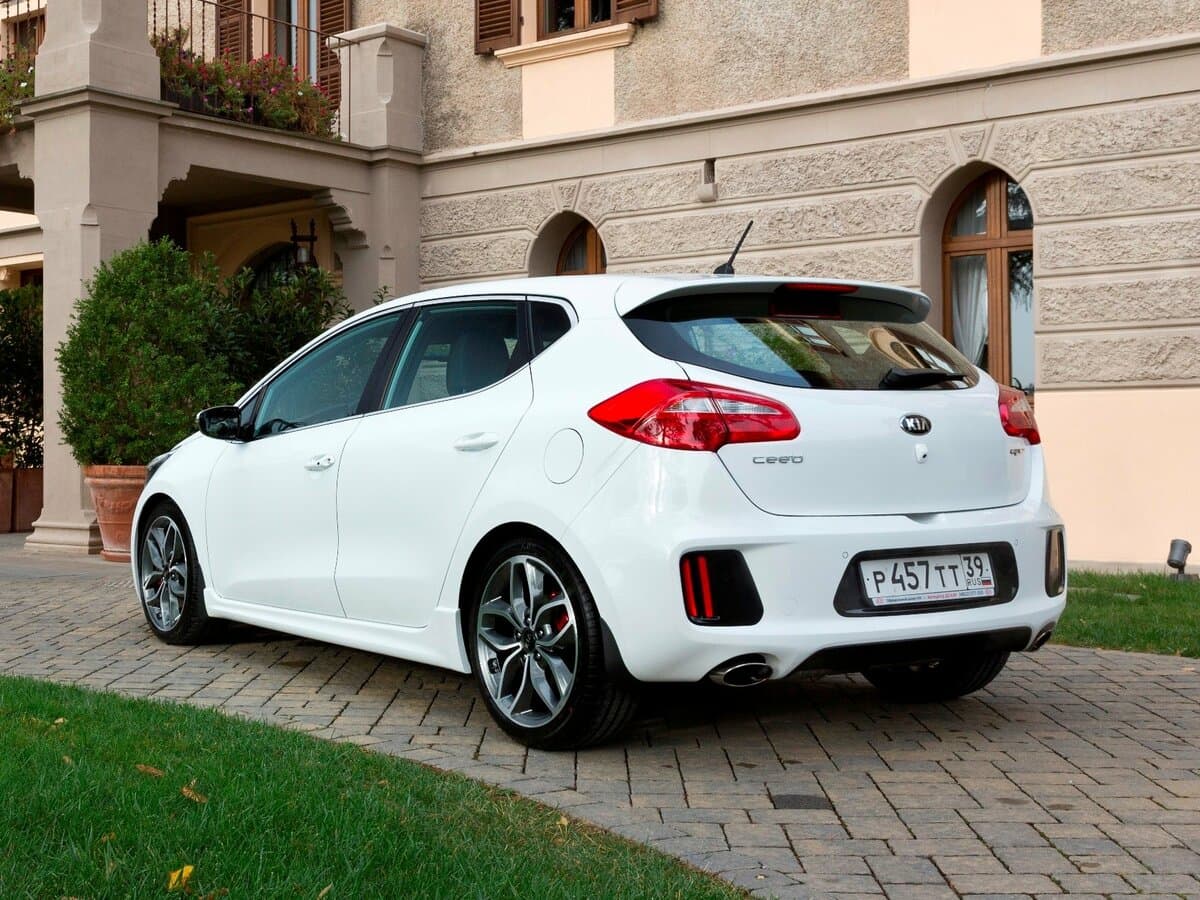 Kia Ceed GT I Restayling — 3/4 arxadan