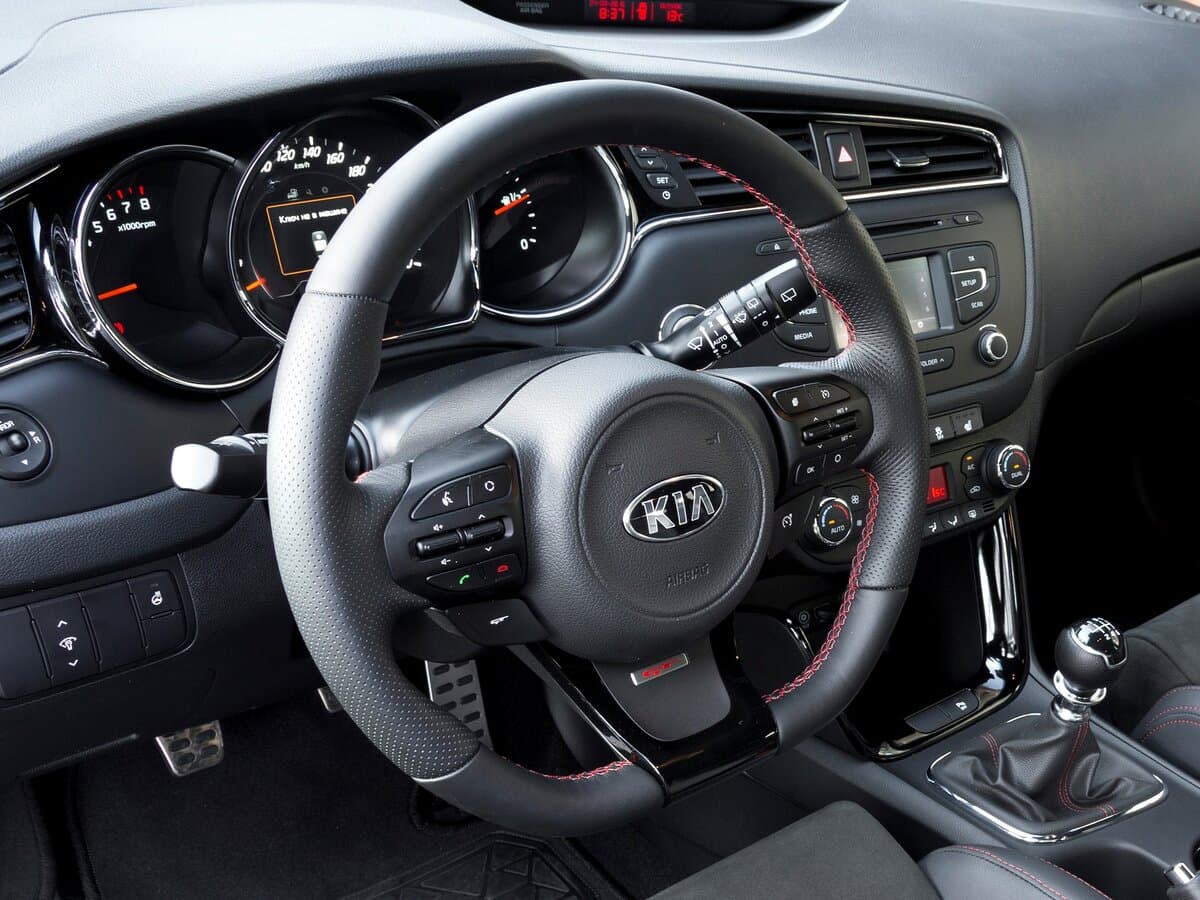Kia Ceed GT I Restayling — Sükan