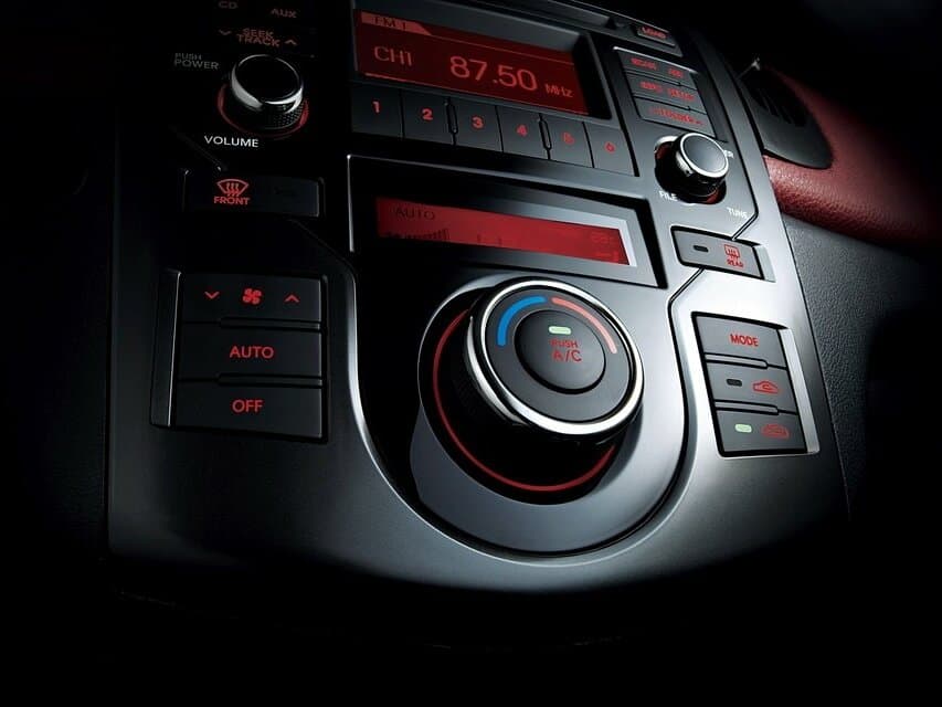 Kia Cerato II — Salon, öndən