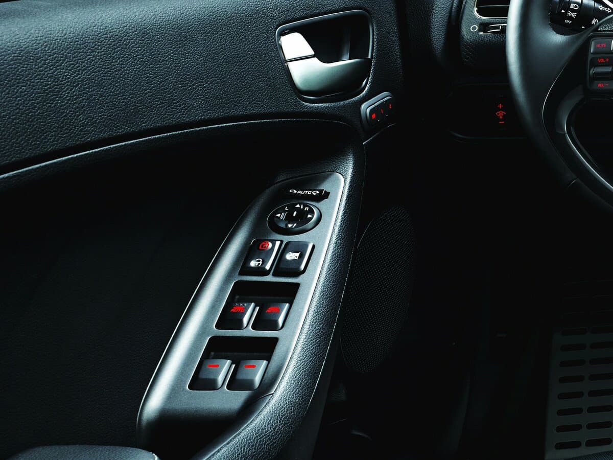Kia Cerato III Restayling (Classic) — Qapı