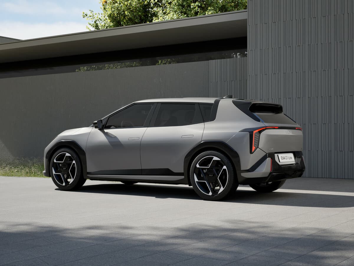 Kia EV4 2025 – indiyədək — 3/4 arxadan