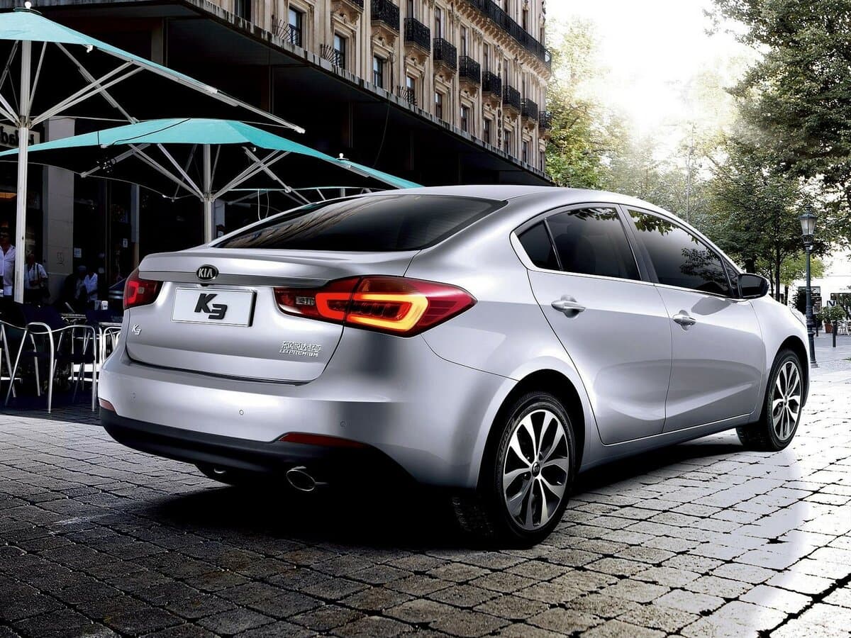 Kia K3 I — 3/4 arxadan
