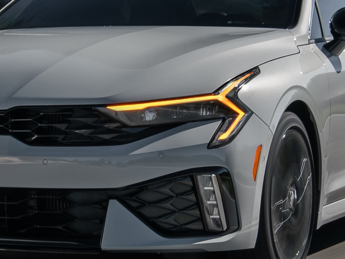 Kia K5 III Restayling — Fara