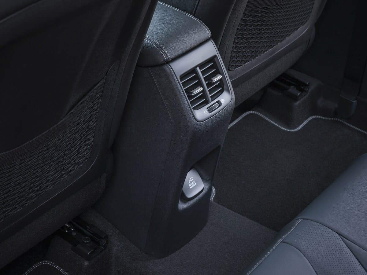 Kia Niro I — Salon, arxadan