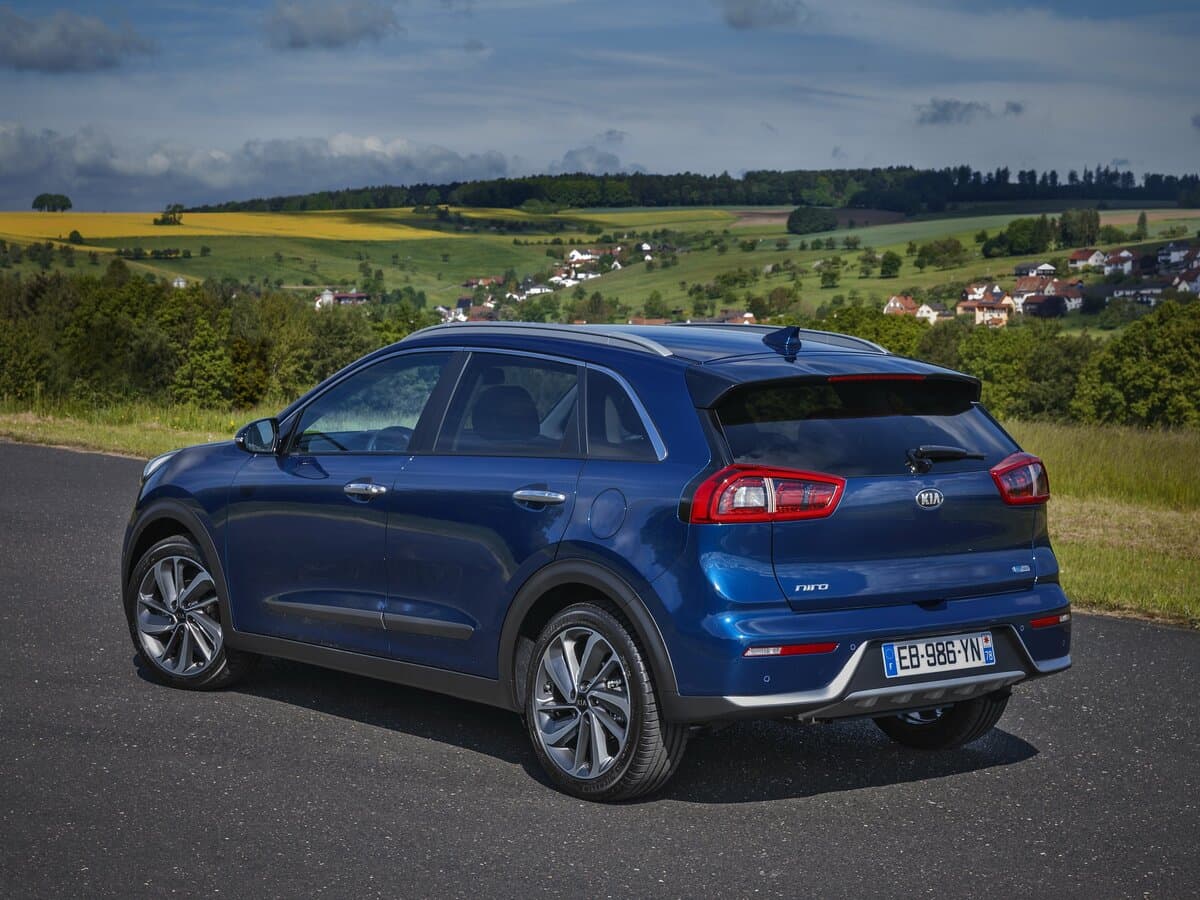 Kia Niro I — 3/4 arxadan