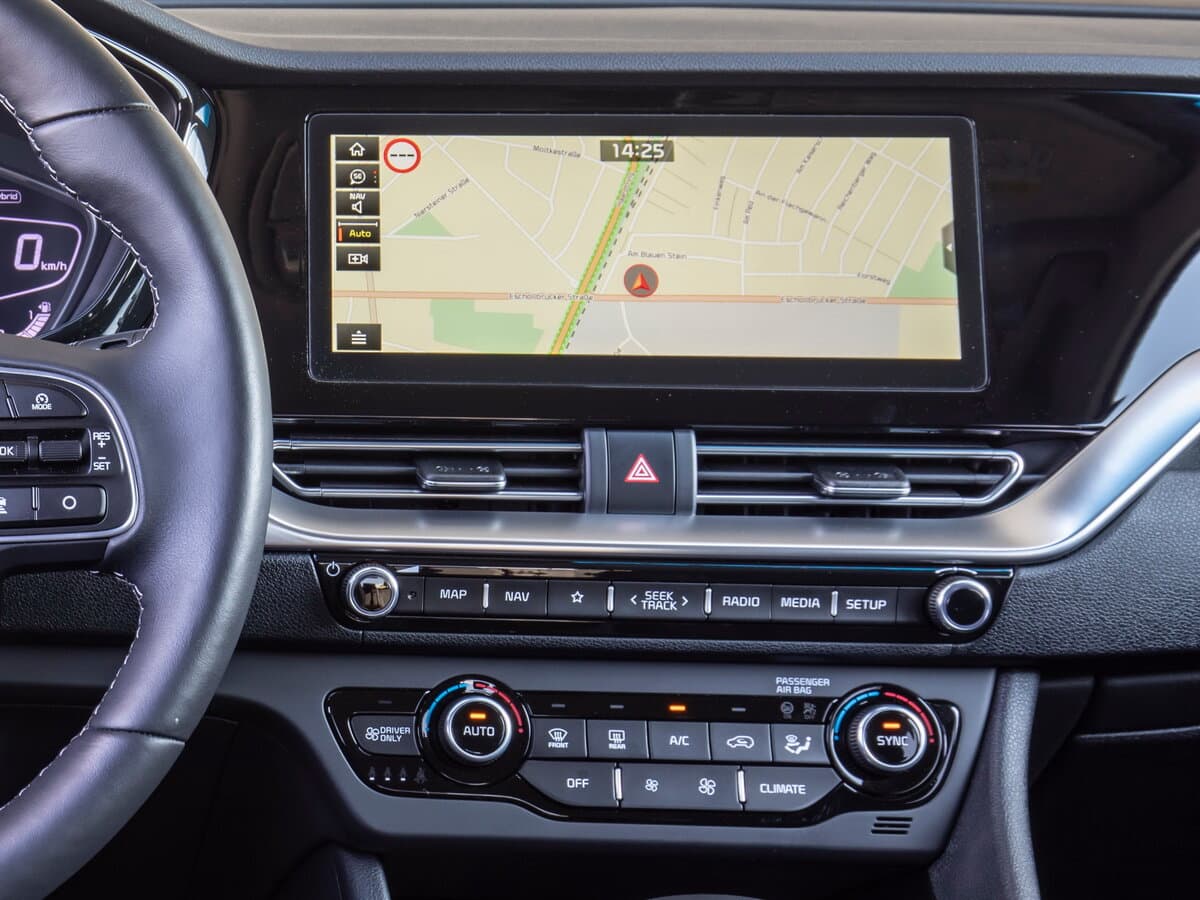 Kia Niro I Restayling — Salon, öndən