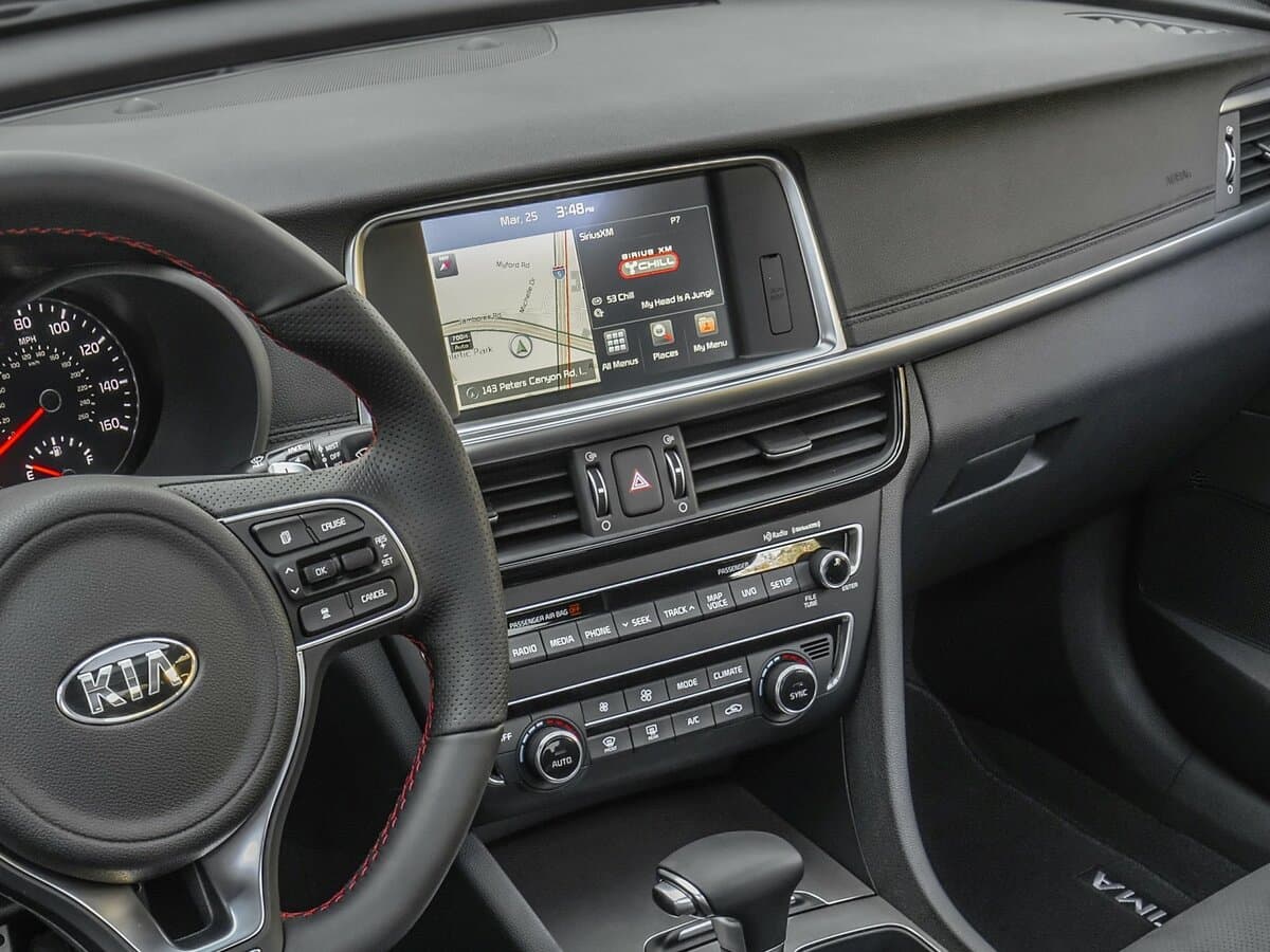 Kia Optima IV — Salon, öndən