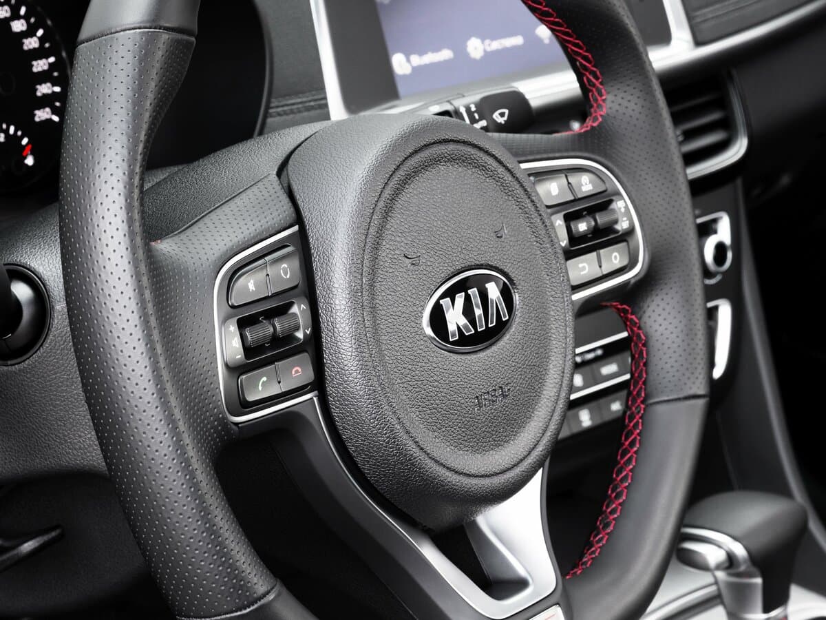 Kia Optima IV — Sükan