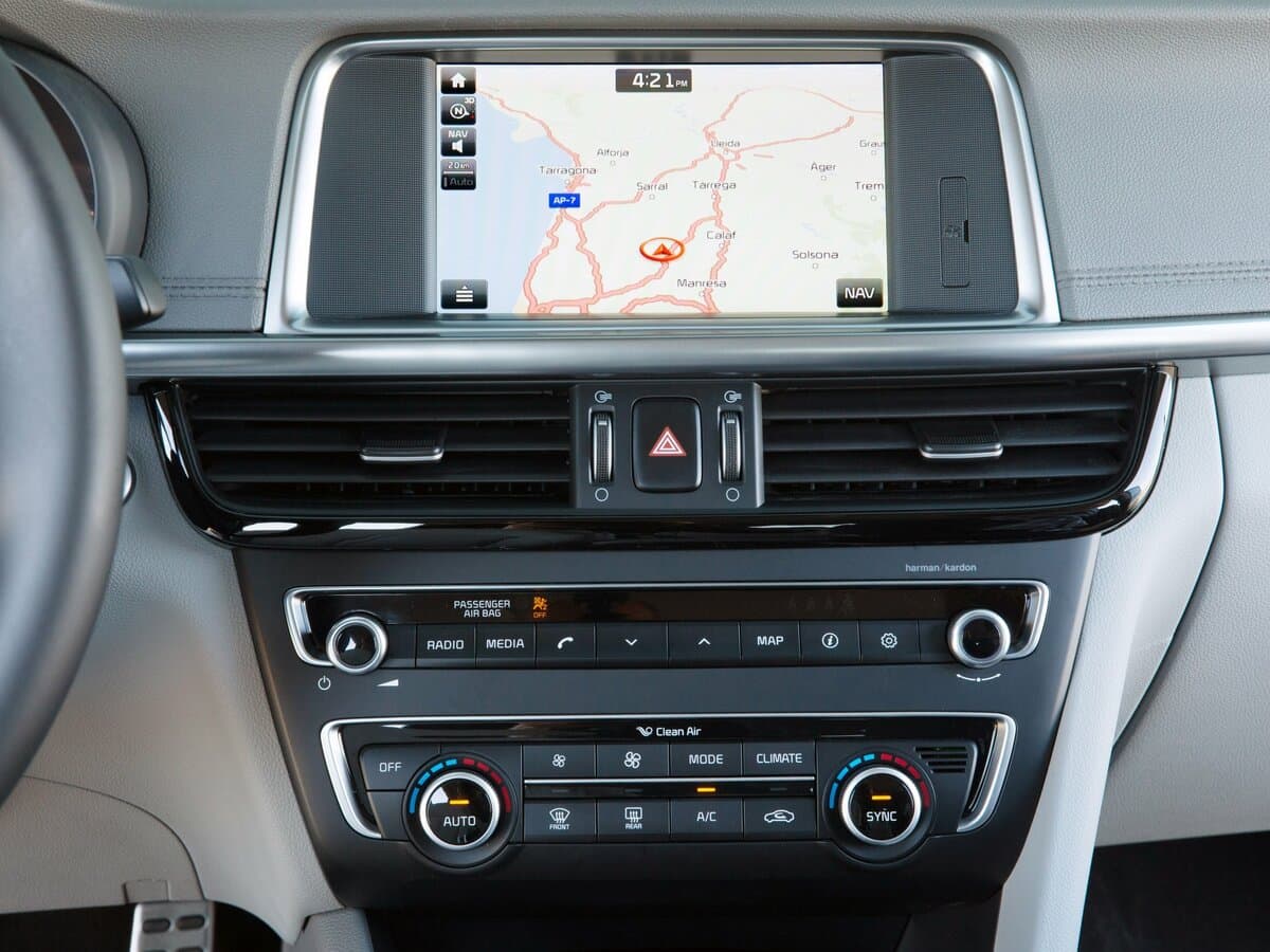 Kia Optima IV — Salon, öndən