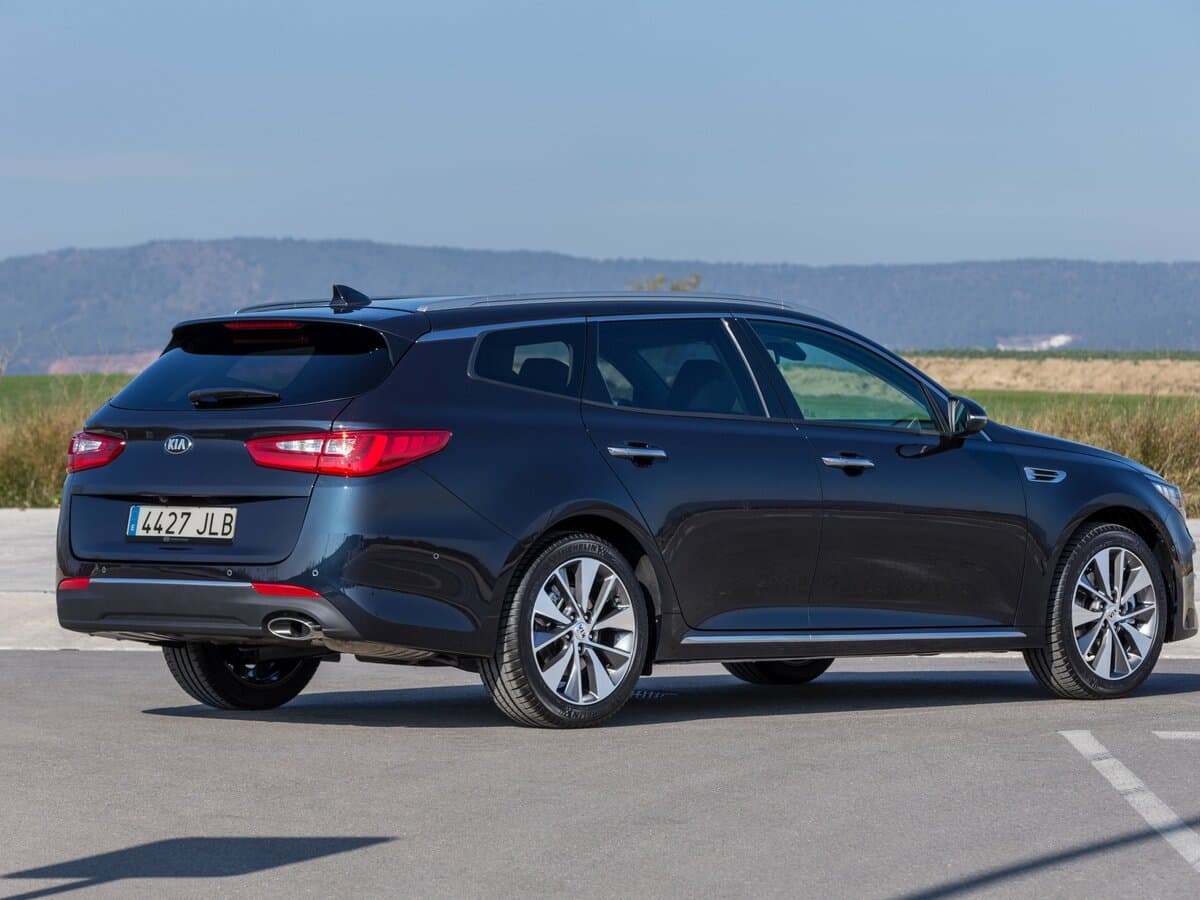 Kia Optima IV — 3/4 arxadan