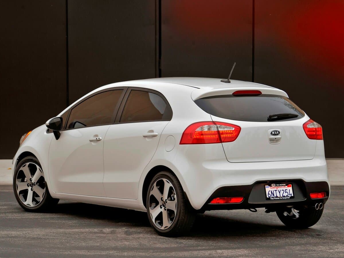Kia Pride III — 3/4 arxadan