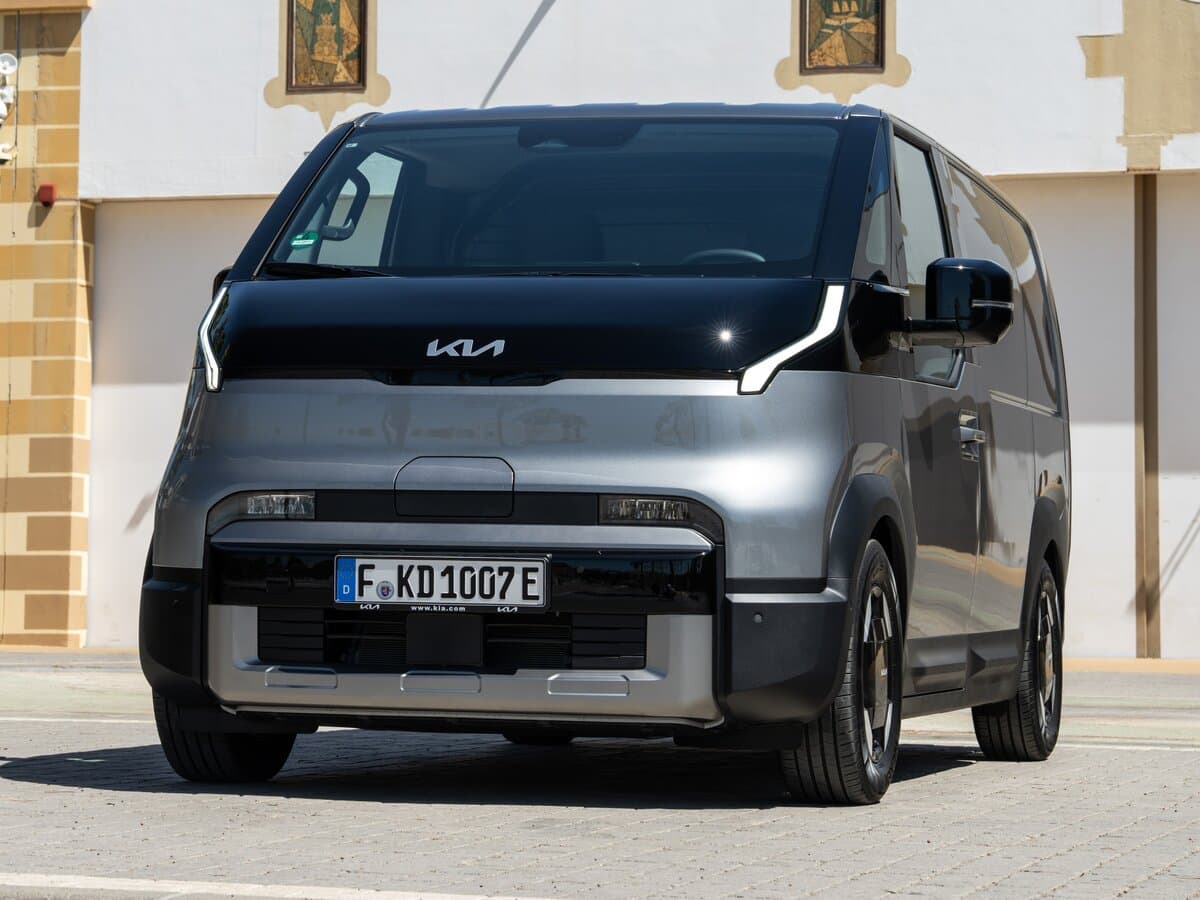 Kia PV5 2025 – indiyədək — Öndən