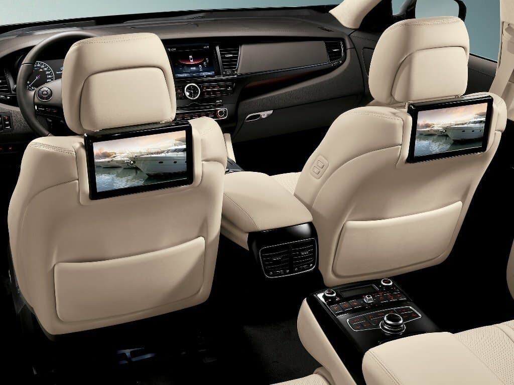 Kia Quoris I — Salon, öndən