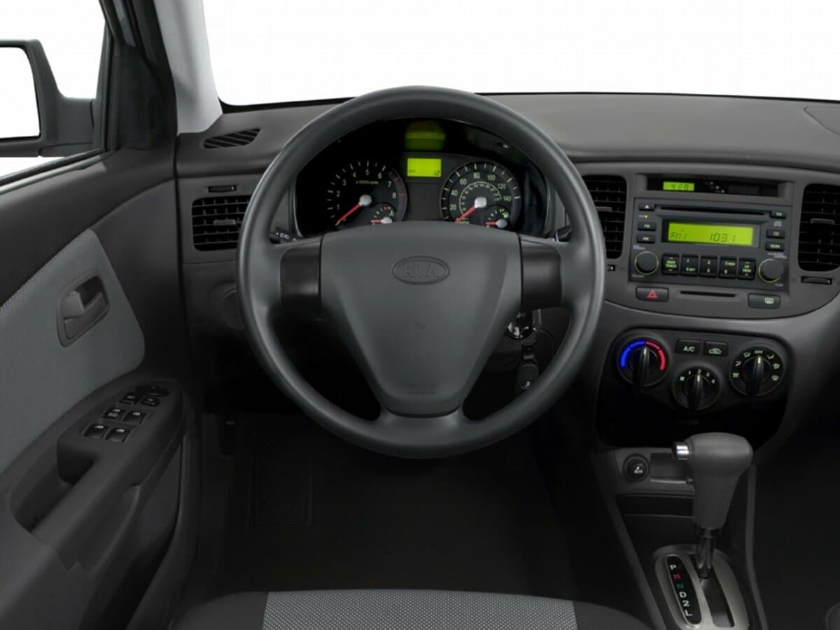 Kia Rio II — Sükan