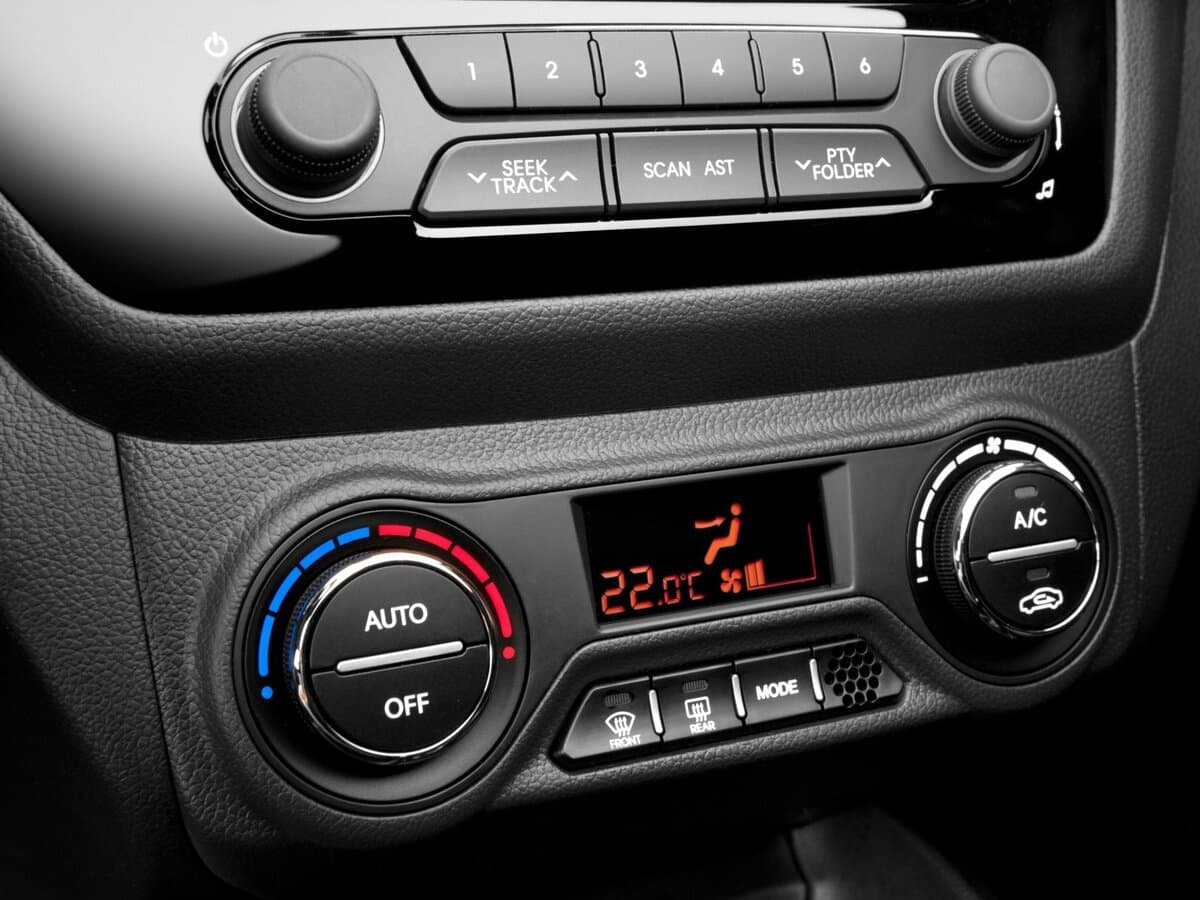 Kia Rio III — Salon, arxadan