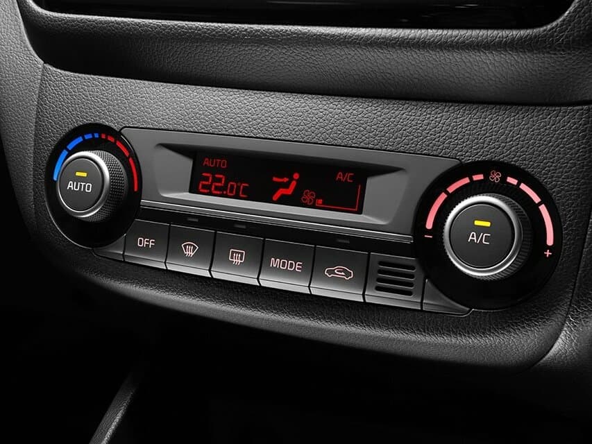 Kia Rio III Restayling — Salon, arxadan