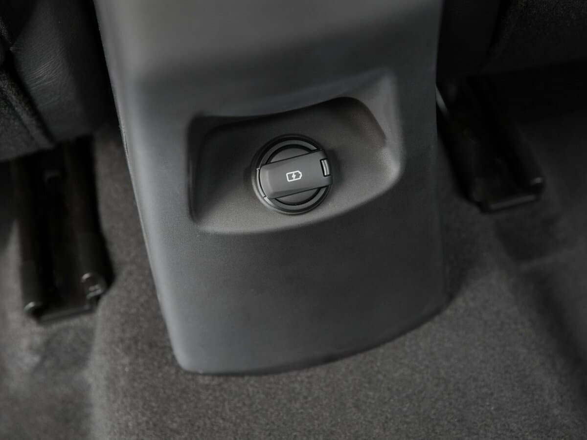 Kia Rio IV — Salon, arxadan