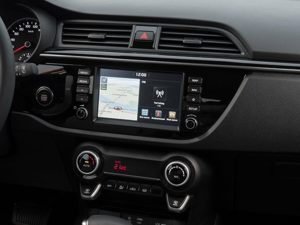 Kia Rio IV — Salon, öndən