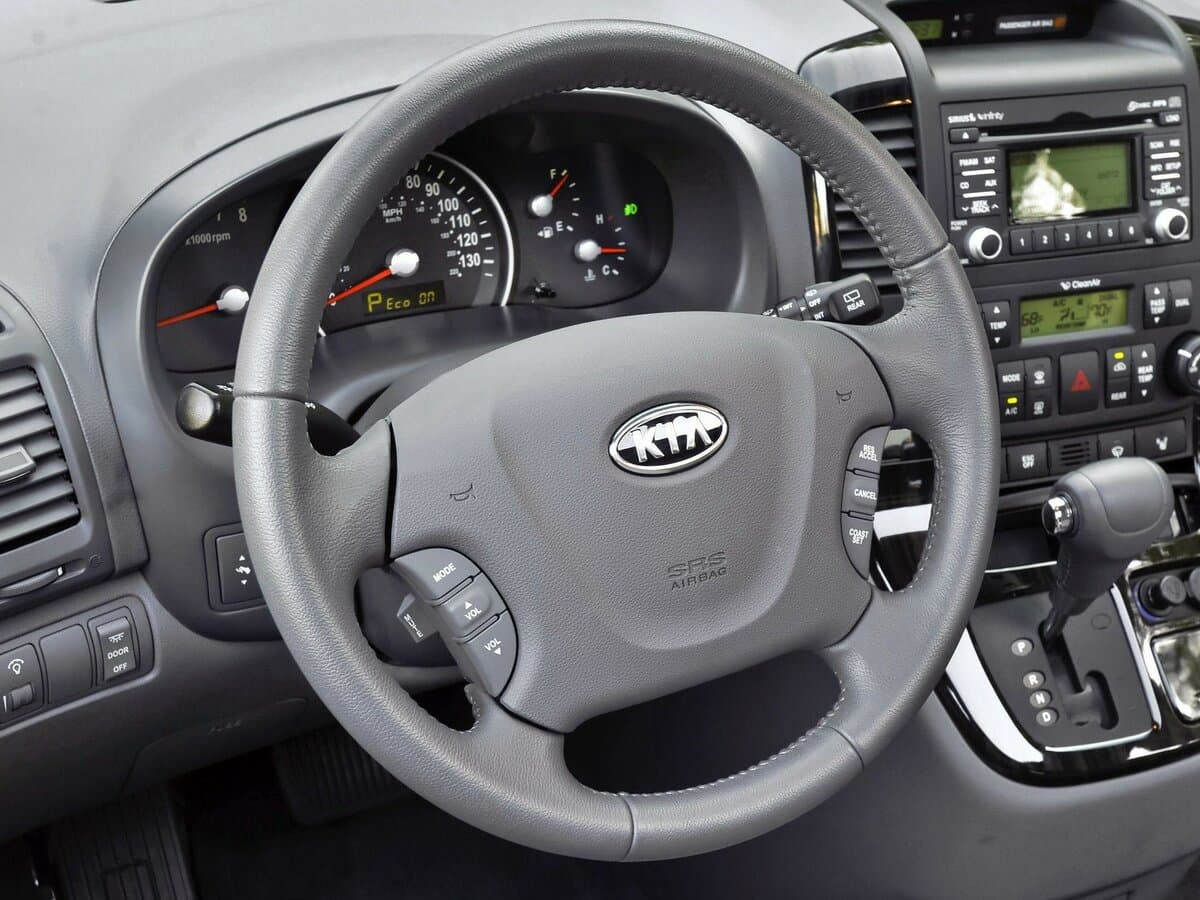 Kia Sedona II Restayling — Sükan