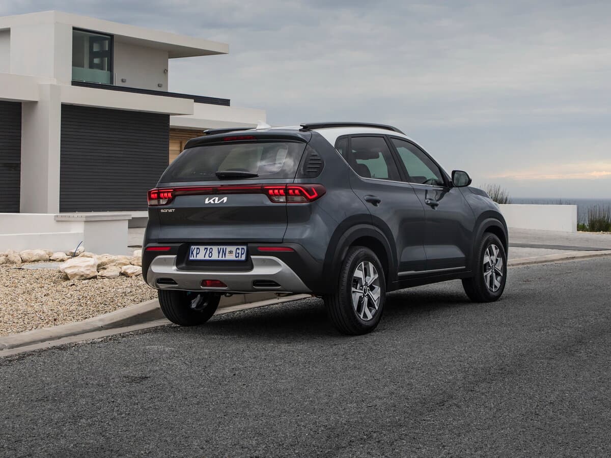 Kia Sonet I — 3/4 arxadan